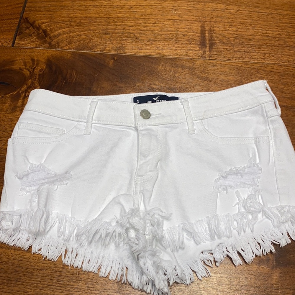 Amazing white shorts for summer